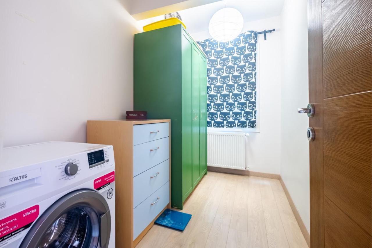 Flat With Balcony Near Bull Statue In Kadikoy Apartman Isztambul Kültér fotó